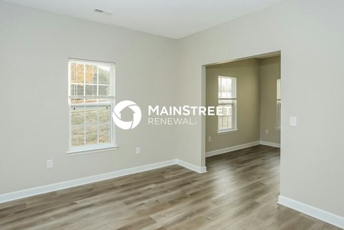 823 Winthrop Ln - Photo 4 of 15