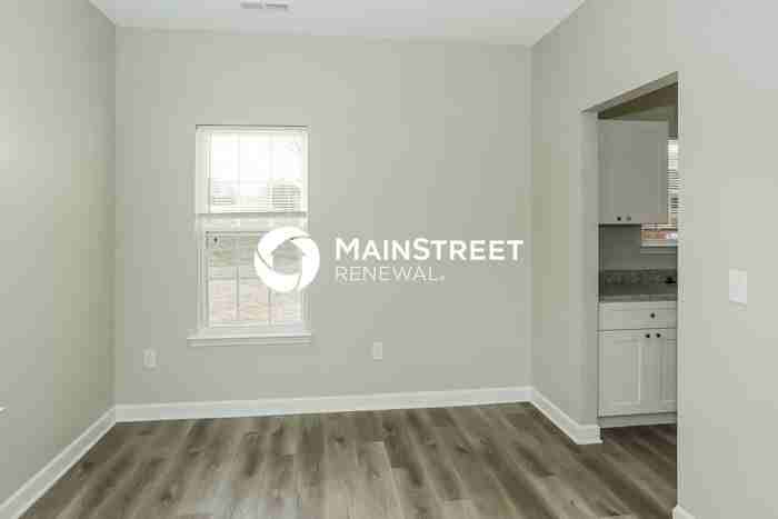 823 Winthrop Ln - Photo 5 of 15