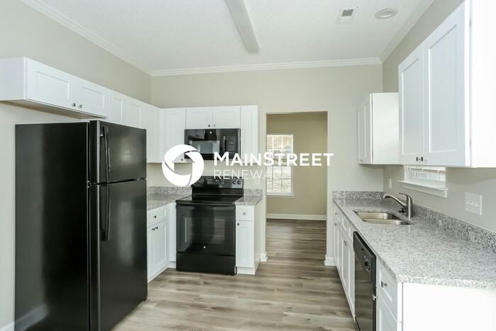 823 Winthrop Ln - Photo 6 of 15
