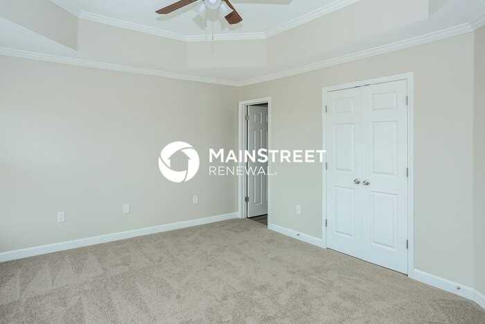 823 Winthrop Ln - Photo 6 of 15