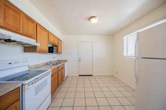 949 E Flint St #1 - Photo 7 of 18