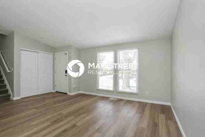 1372 Hilton Dr - Photo 7 of 19