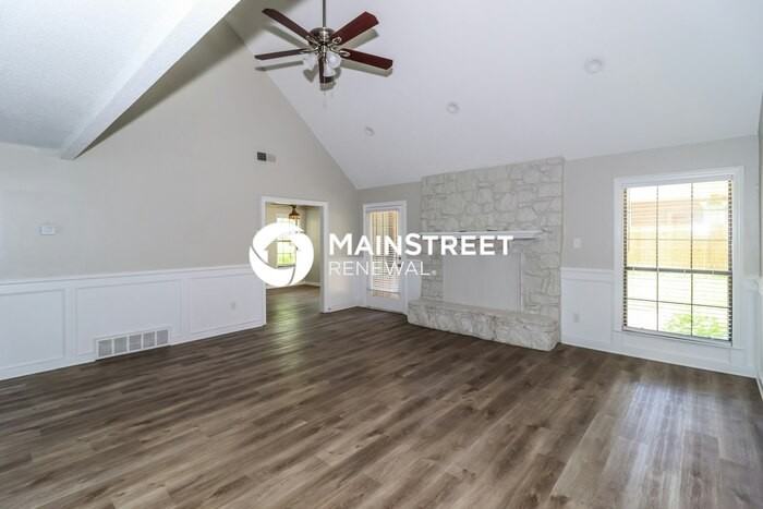 3559 Wincross Dr - Photo 4 of 17