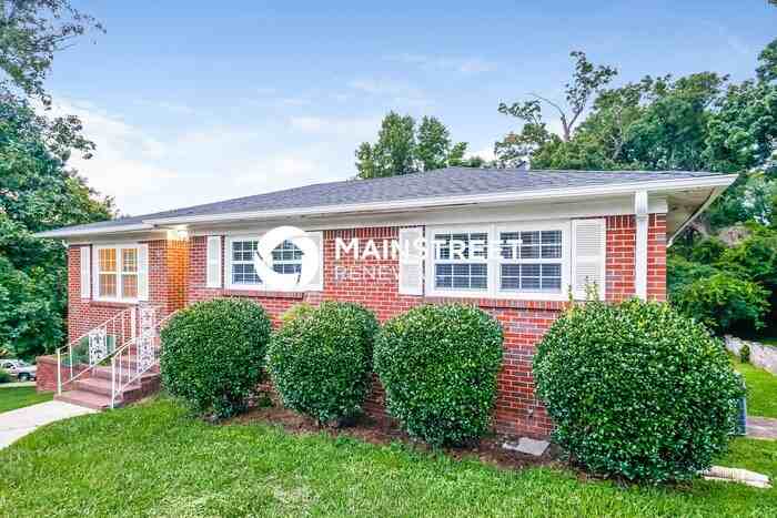 1820 Etowah St - Photo 4 of 17