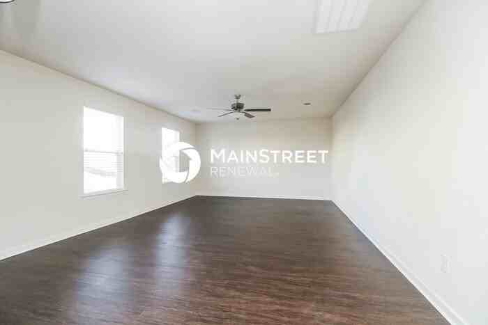 2614 Stinger Dr - Photo 2 of 17