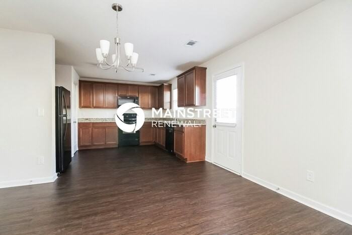 2614 Stinger Dr - Photo 4 of 17