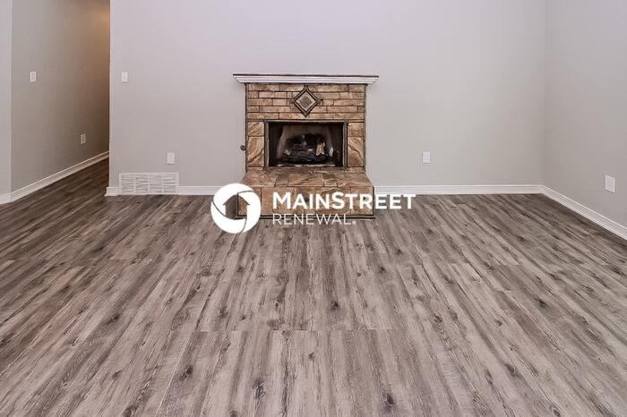 6540 Jamestown Ave - Photo 5 of 16
