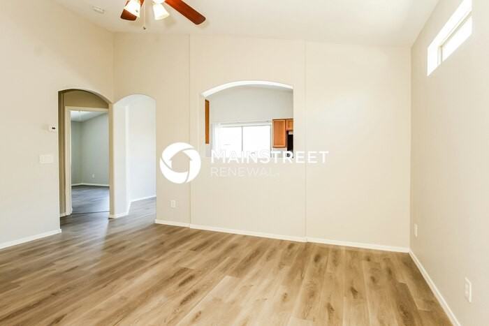 11762 W Banff Ln - Photo 3 of 14