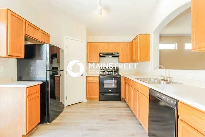 11762 W Banff Ln - Photo 5 of 14