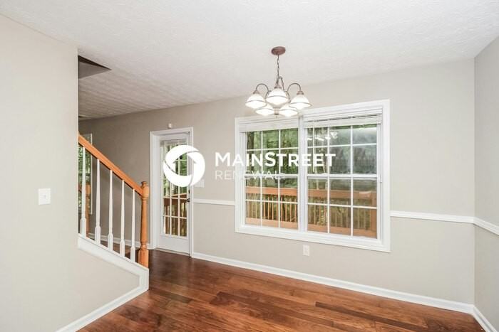 198 Hawthorn Dr - Photo 4 of 15