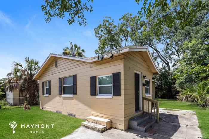 1857 W 24th St - Photo 4 of 16