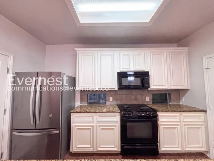 1625 Oneil St - Photo 5 of 25