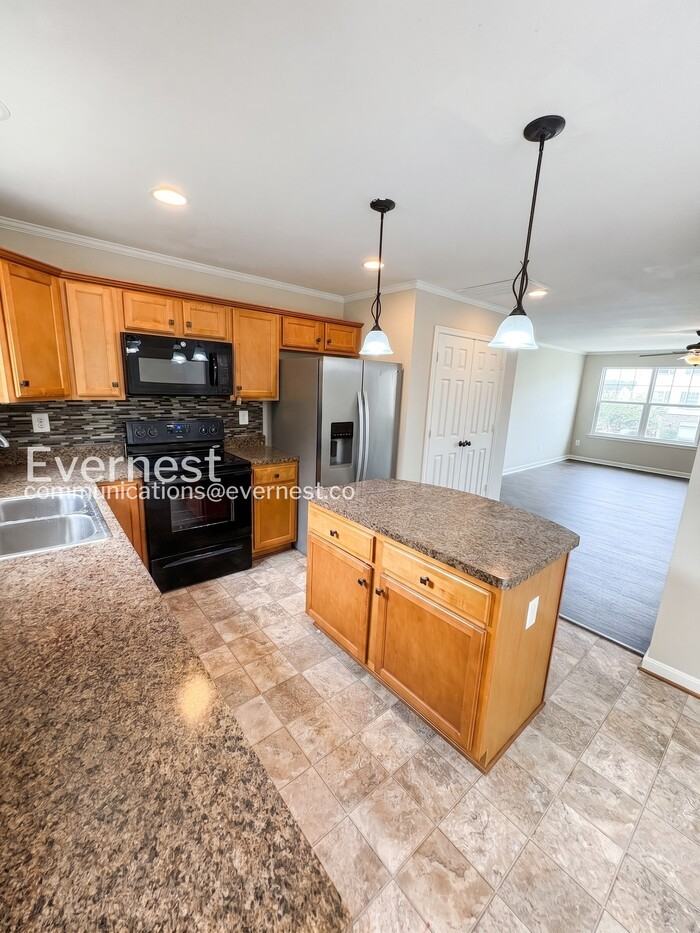 2342 Silver Fox Way - Photo 3 of 31