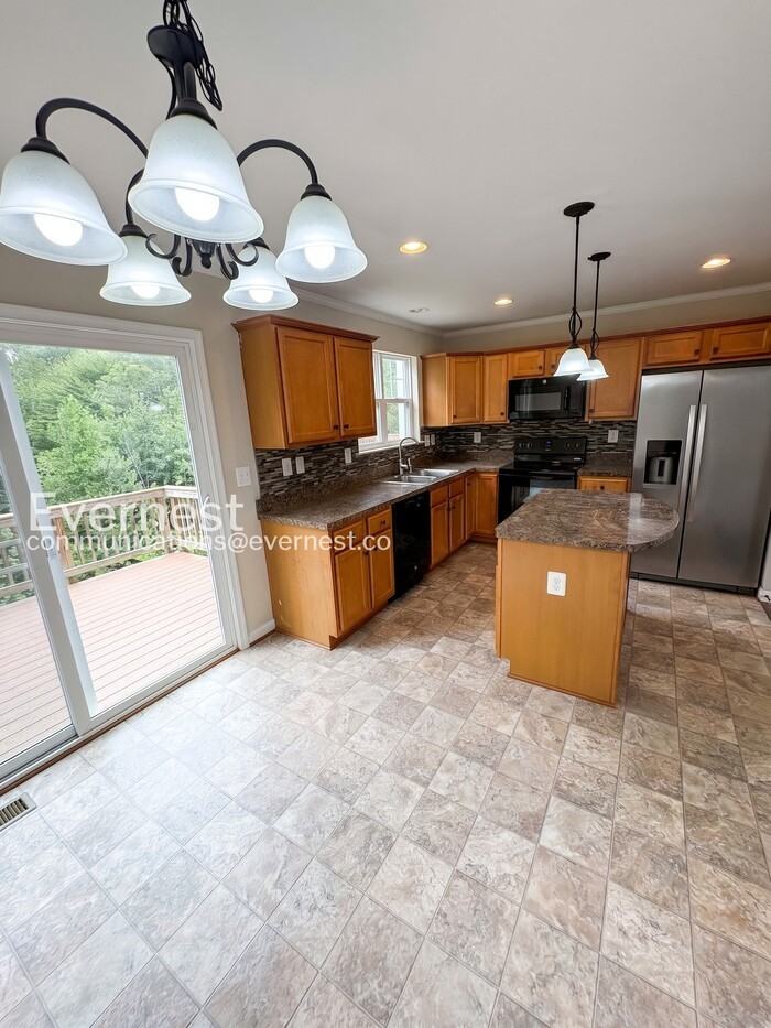 2342 Silver Fox Way - Photo 4 of 31