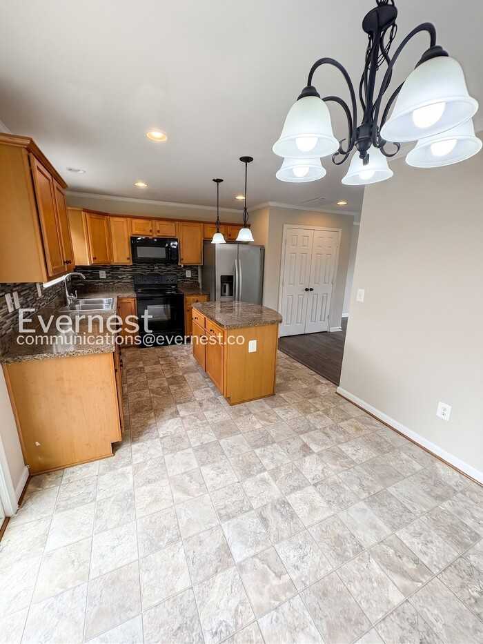 2342 Silver Fox Way - Photo 5 of 31