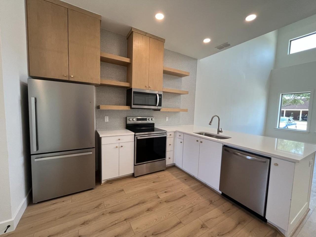 Post Oak Townhomes - Photo 5 of 10