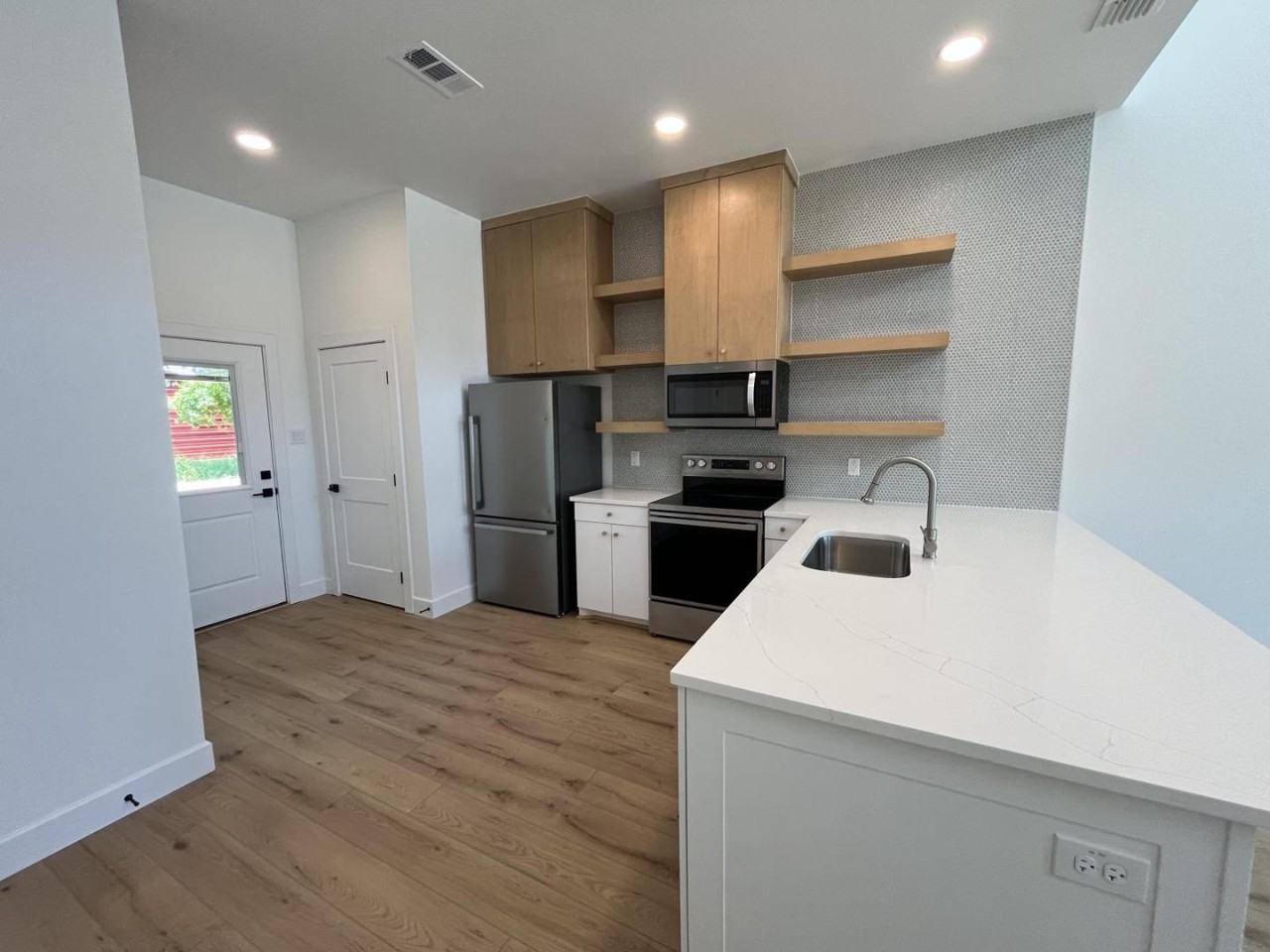 Post Oak Townhomes - Photo 6 of 10