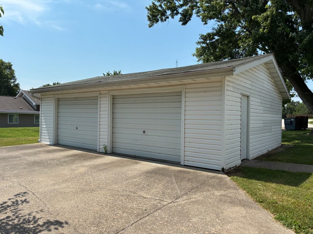 106 E Library St - Photo 3 of 16