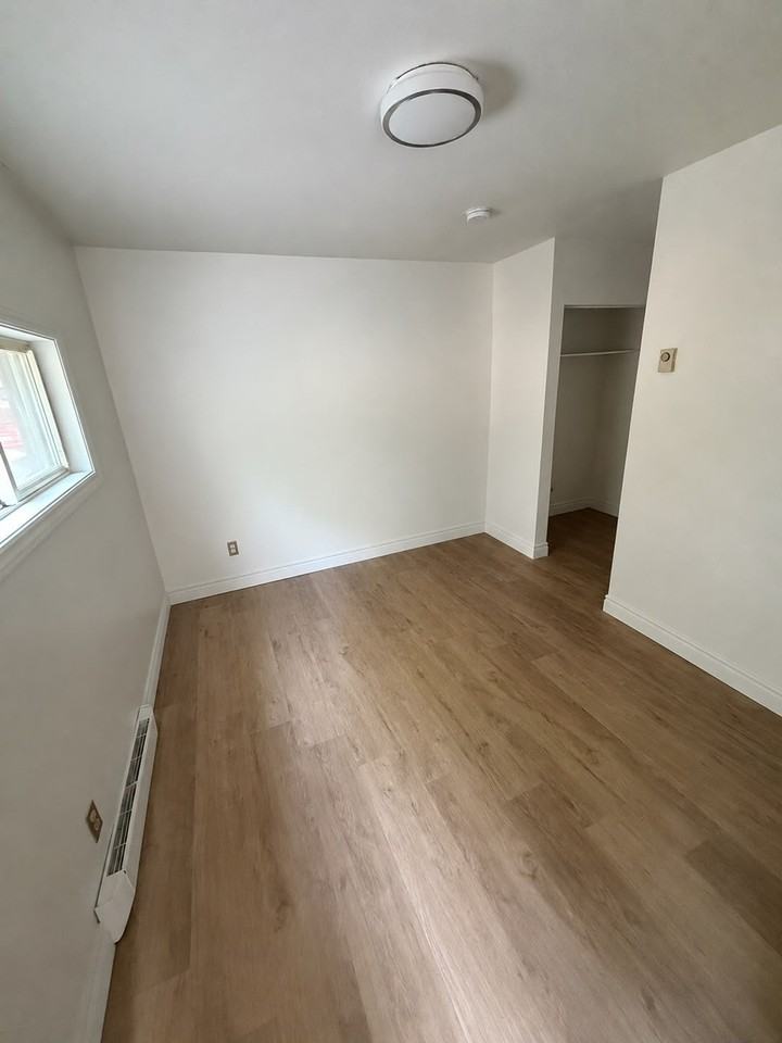 318 Bronson Ave - Photo 3 of 7