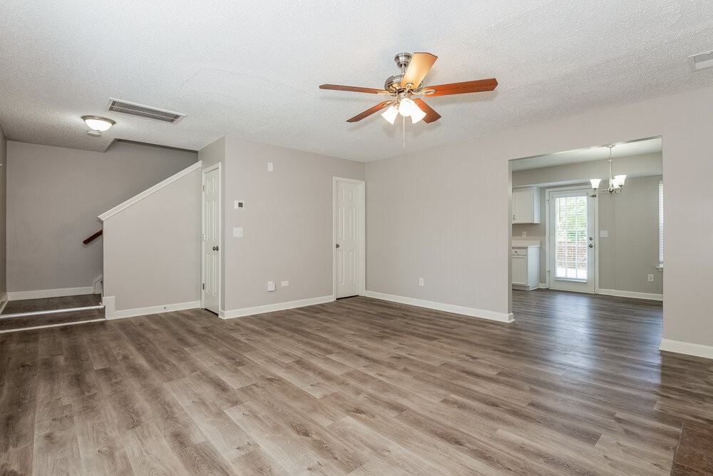 10512 Wilson Glen Dr - Photo 4 of 17
