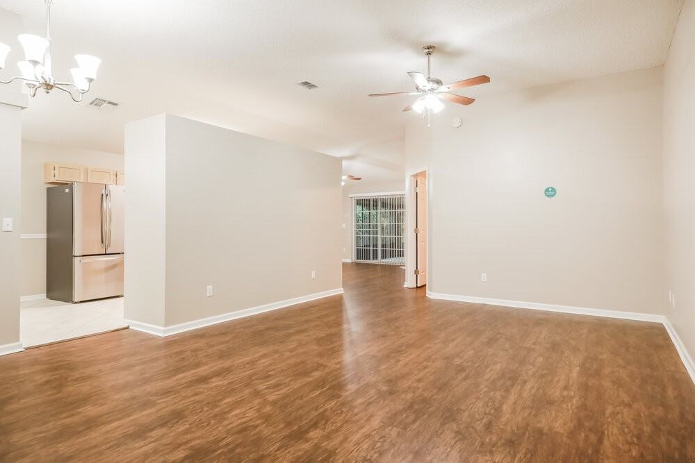 1433 Starboard Ct - Photo 3 of 14