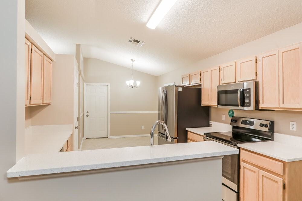 1433 Starboard Ct - Photo 6 of 14