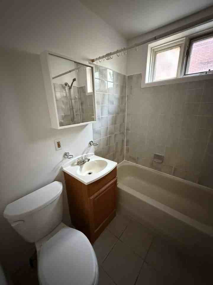 318 Bronson Ave - Photo 6 of 7
