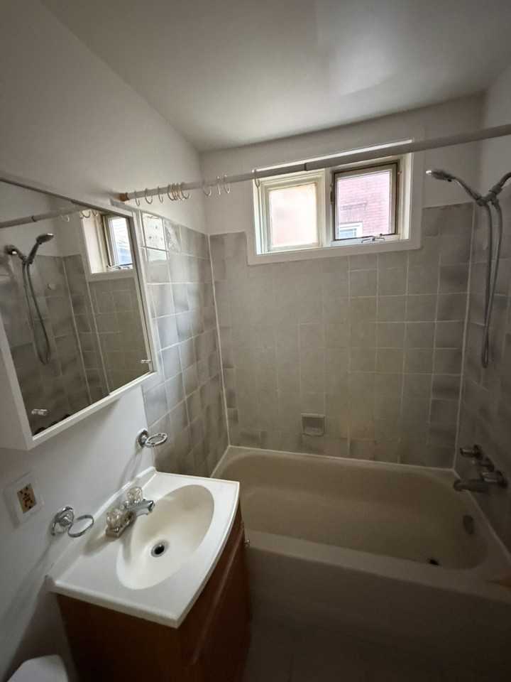 318 Bronson Ave - Photo 7 of 7