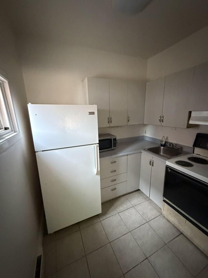318 Bronson Ave - Photo 4 of 7