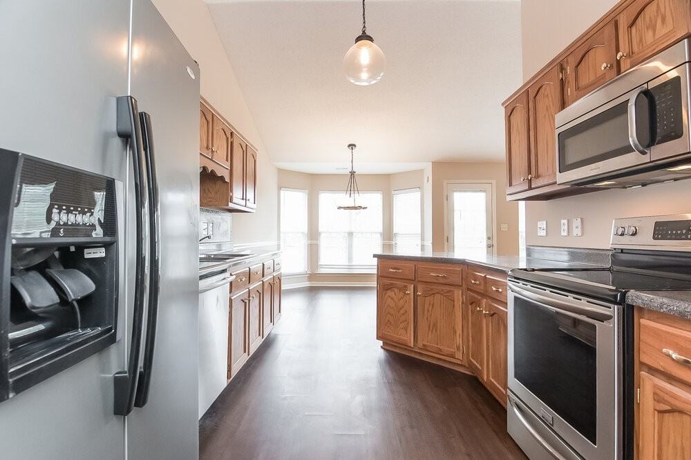 5444 Milton Ridge Dr - Photo 3 of 13