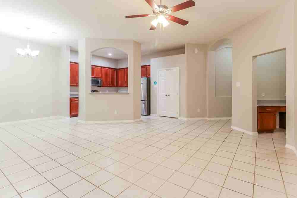 2307 Jefferson Crossing Dr - Photo 4 of 16