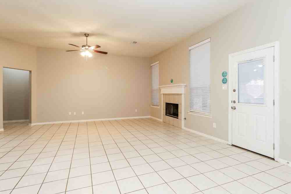 2307 Jefferson Crossing Dr - Photo 5 of 16