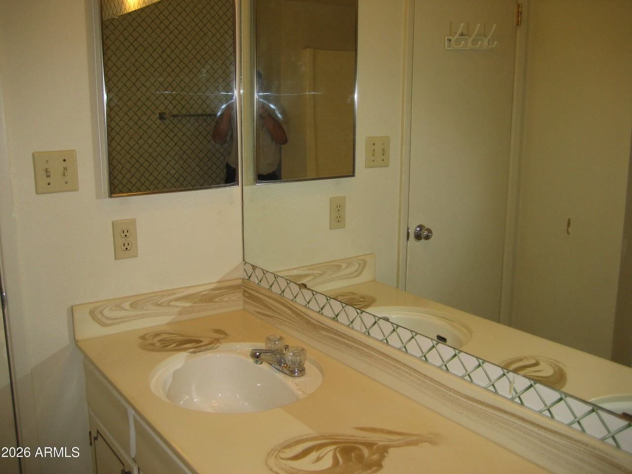 11634 N 49th Ave - Photo 5 of 10
