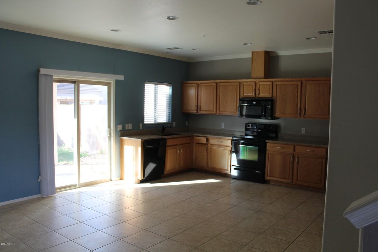8851 W Dahlia Dr - Photo 3 of 4