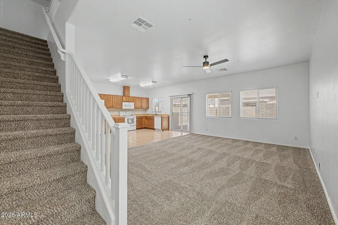 8748 W Wood Dr - Photo 4 of 24