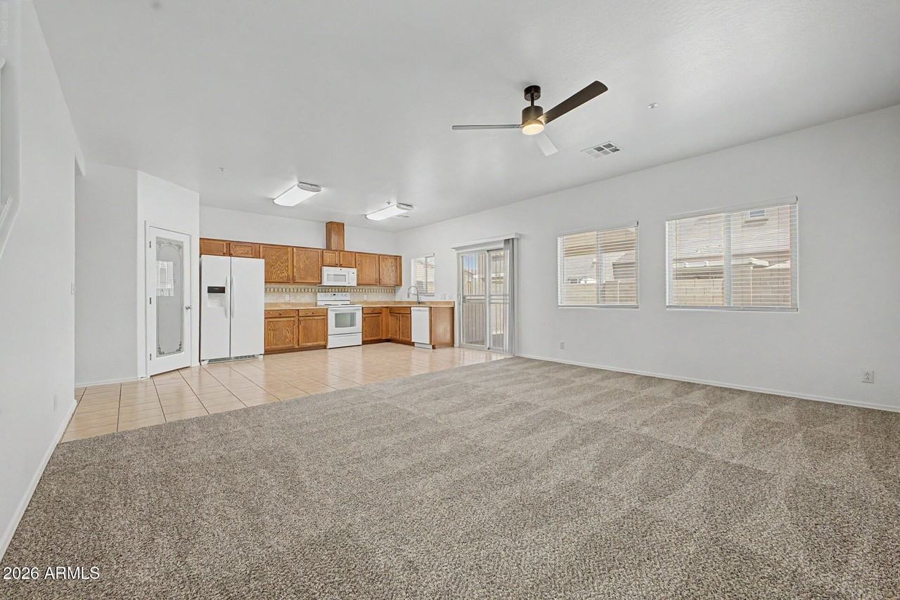 8748 W Wood Dr - Photo 5 of 24