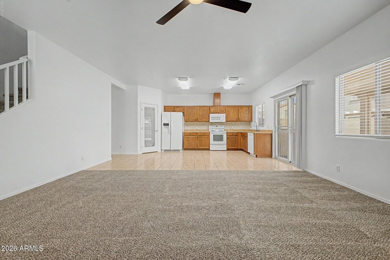 8748 W Wood Dr - Photo 6 of 24