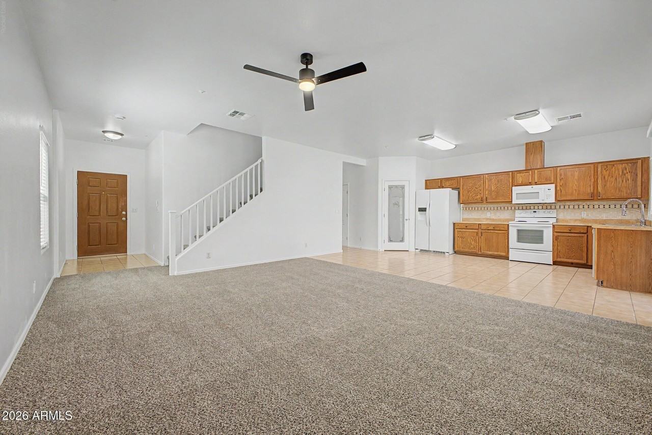 8748 W Wood Dr - Photo 7 of 24