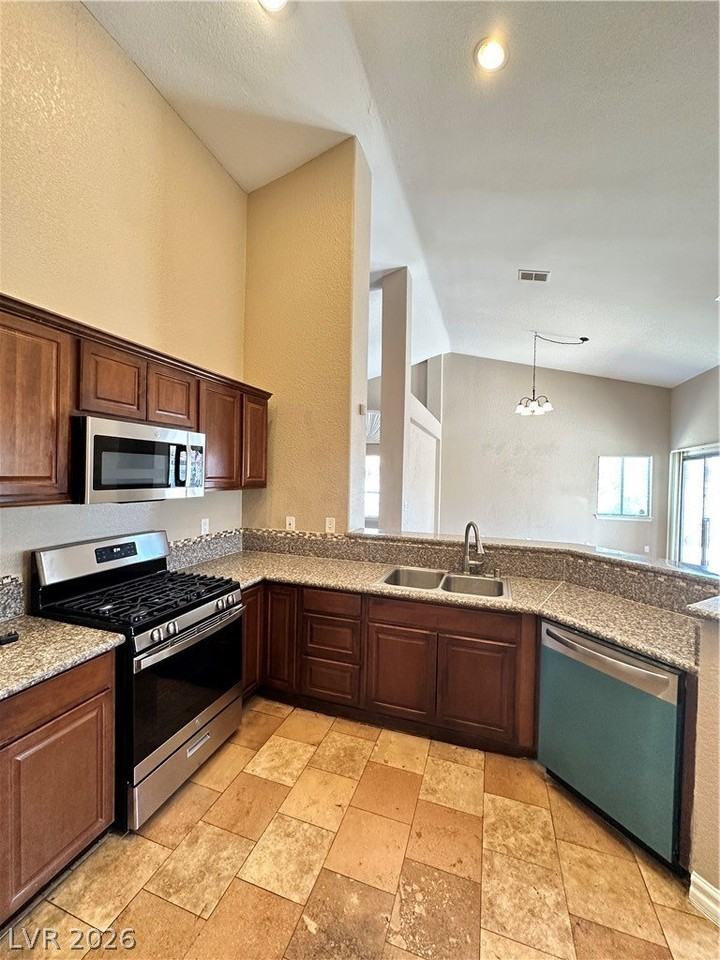 3910 Amy Marie Ct - Photo 6 of 18