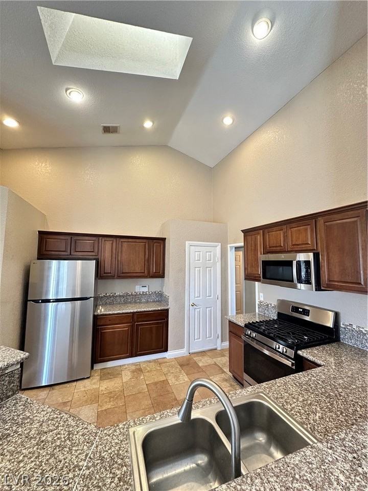 3910 Amy Marie Ct - Photo 7 of 18
