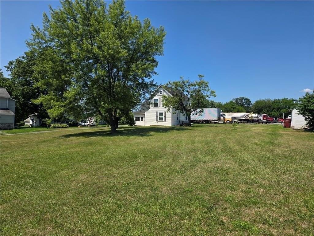 5166 Springmill Rd - Photo 3 of 29