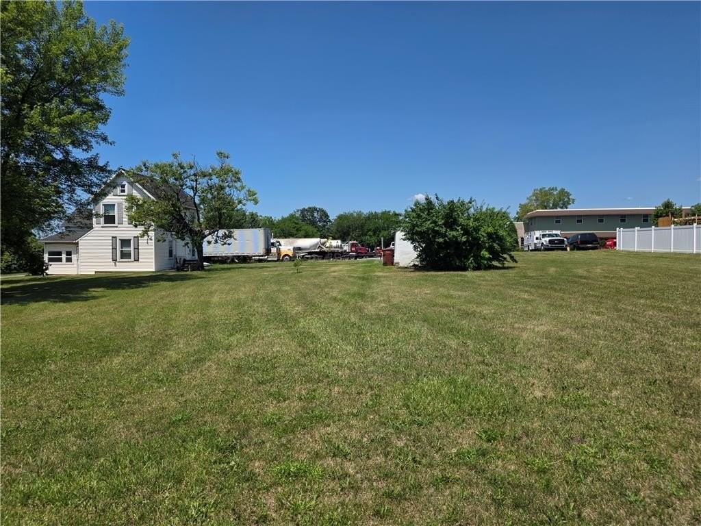 5166 Springmill Rd - Photo 4 of 29