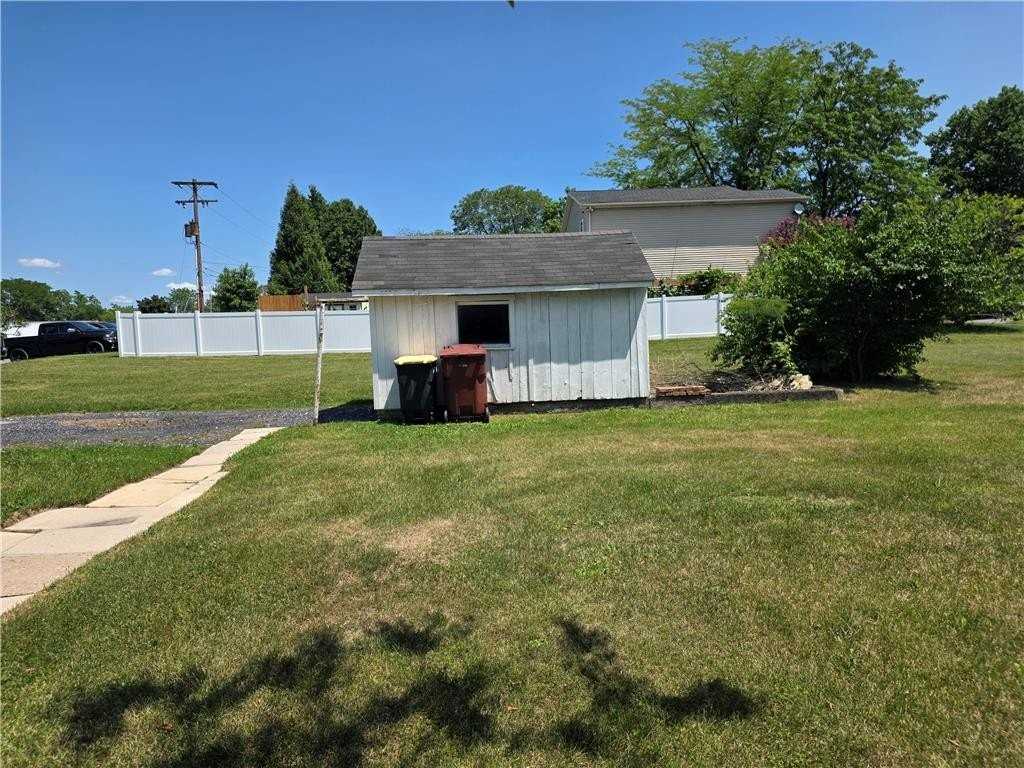 5166 Springmill Rd - Photo 7 of 29