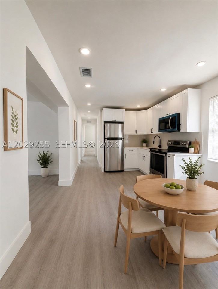 1708 Nw 7th St - Photo 4 of 15