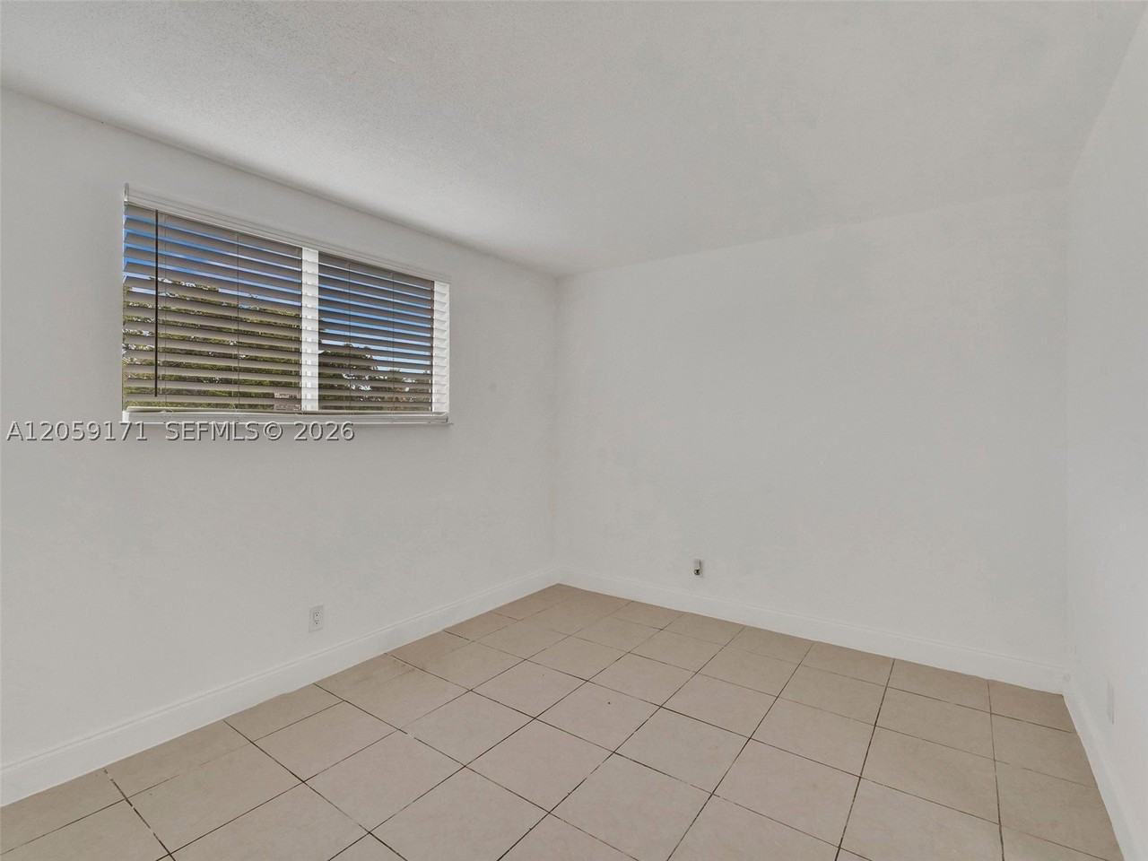 14190 W Dixie Hwy #1 - Photo 3 of 20