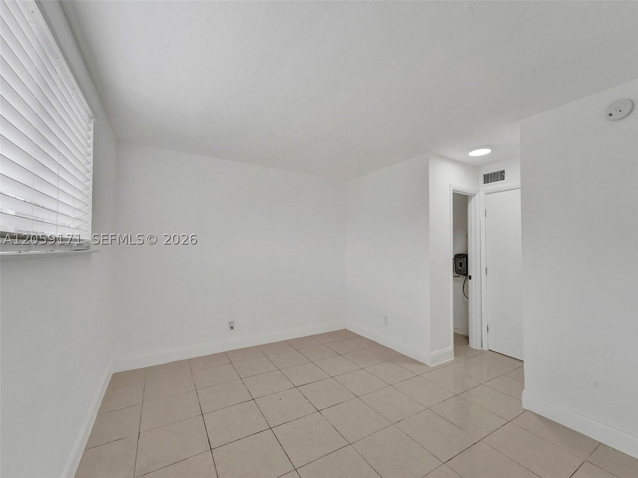 14190 W Dixie Hwy #1 - Photo 4 of 20