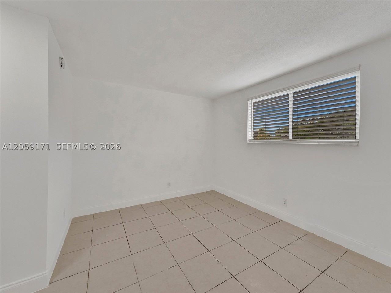 14190 W Dixie Hwy #1 - Photo 6 of 20