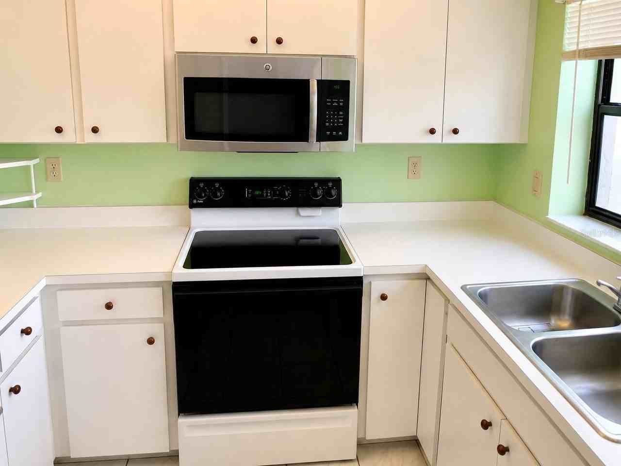2000 Forrest Nelson Blvd #E3 - Photo 6 of 28