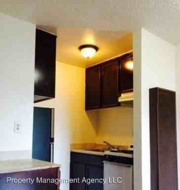 1128 N Commerce St - Photo 2 of 4