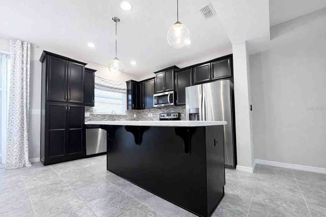 3749 Brighton Park Cir - Photo 7 of 26